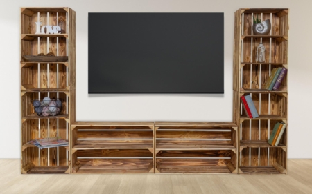 holzkisten-moebel-regalwand-tv-board-regalschrank-wohnzimmer-geflammt