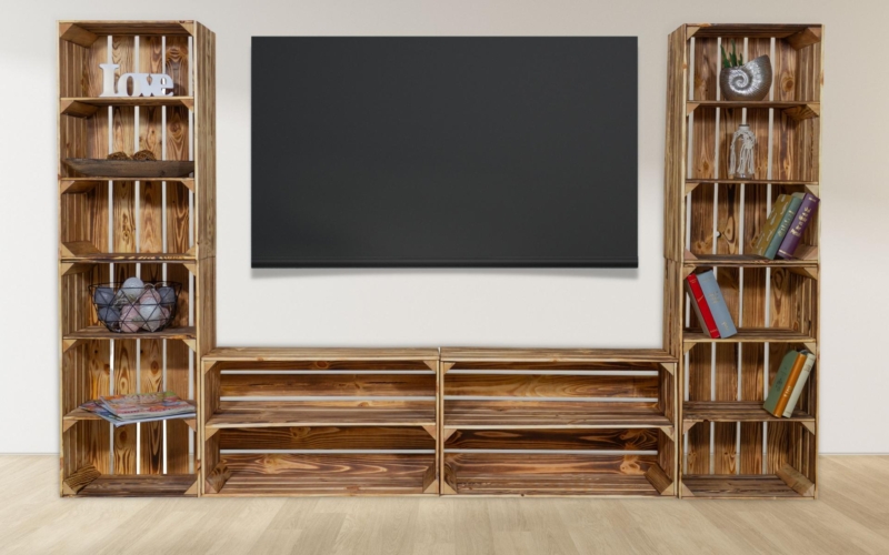 holzkisten-moebel-regalwand-tv-board-regalschrank-wohnzimmer-geflammt