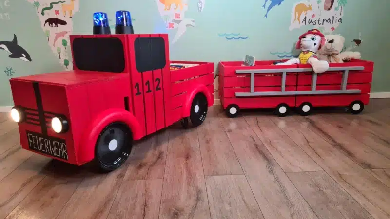 firetruck-feuerwehrauto-aus-holz-firetruck-holzkisten-moebel